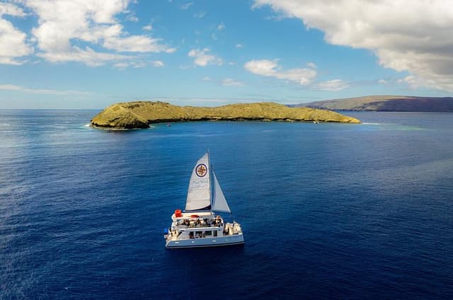 Four Winds Molokini Snorkeling Tour from Maalaea Harbor