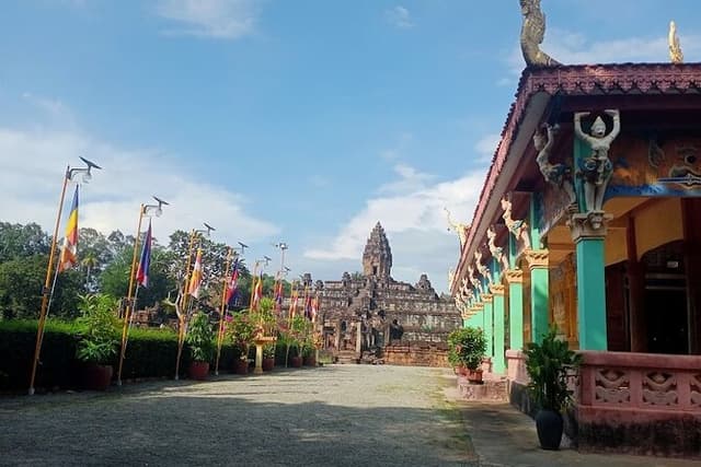 Banteay Srei and Bakong Temple Private Tour