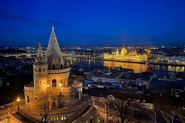 Free tour of Buda Castle, in Spanish