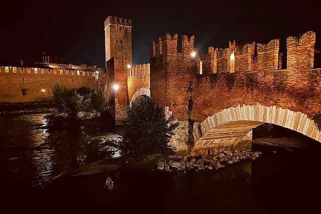 Verona by Moonlight: A Nighttime Path Through History and Romance