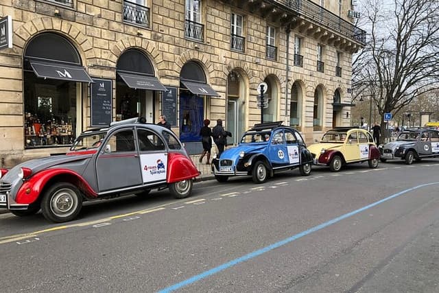 Private City Tour of Bordeaux in a Citroën 2CV - 45min