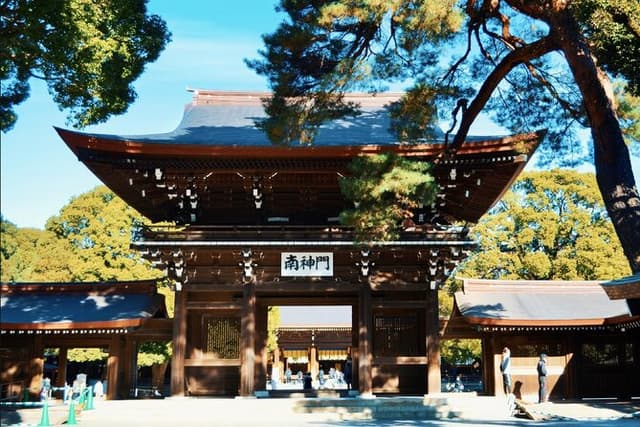 Tokyo: Meiji Jingu and Harajuku, sacred and profane