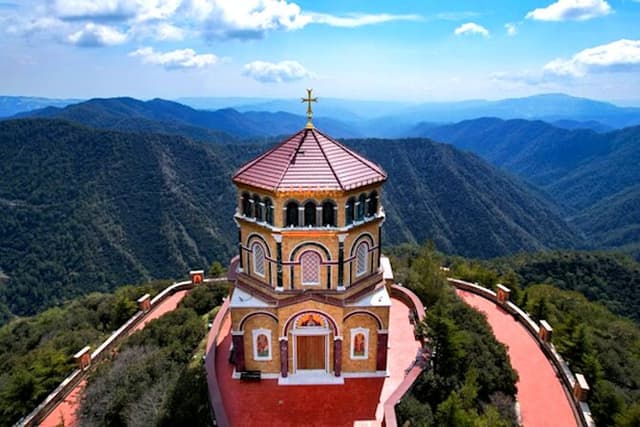 Troodos Peaks & Mountain Flavors Day Tour from Paphos