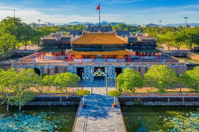 Hue Private City Tour: Dragon Boat, Imperial City & Royal Tombs
