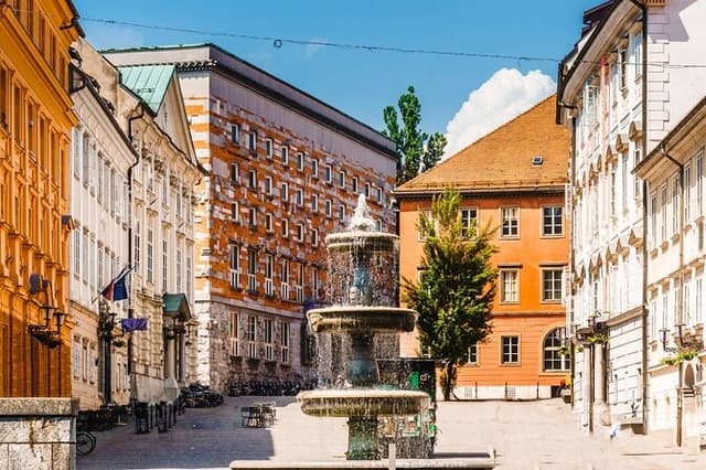 Ljubljana Private Family-Friendly Historic Old Town Guided Tour