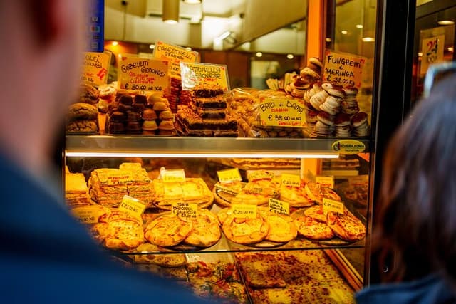 Genoa Bites & Stories: A Tasty City Adventure with a Local
