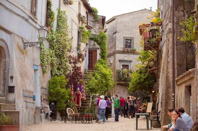 Private Viterbo City & Farmhouse Wine Tour from Civitavecchia