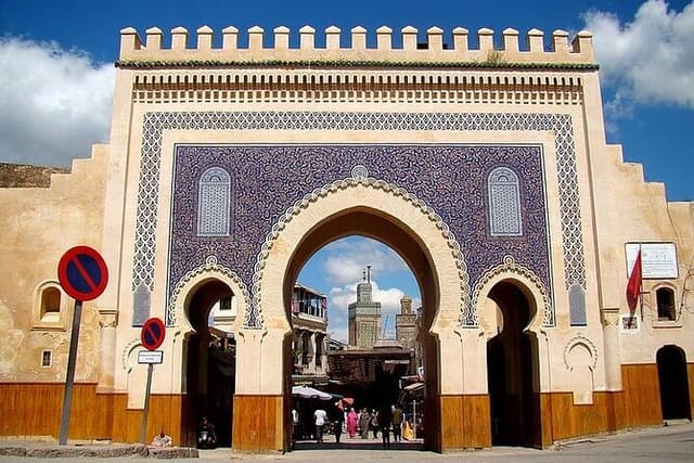 Discover Fes: Medina, Ramparts & Moroccan Culture with locals