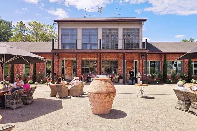 Mornington Peninsula Boutique Wine and Lunch Small Group Tour
