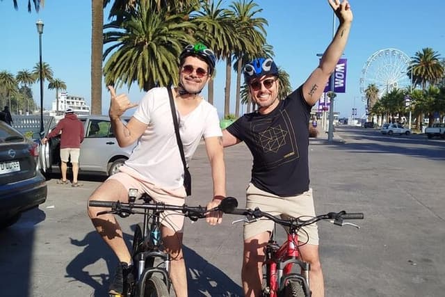 Bicycle ride along the coastal edge of Viña del Mar