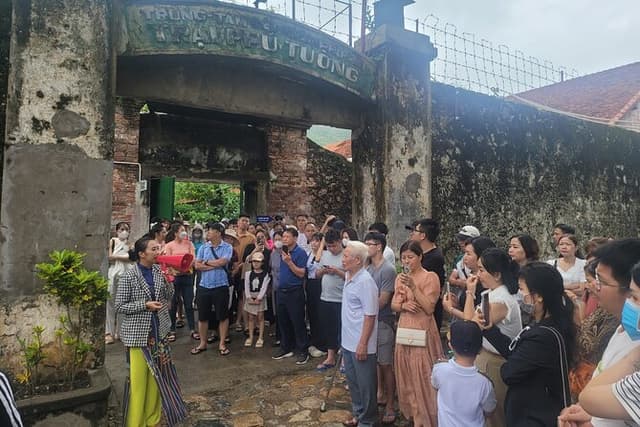 Half Day Tour Con Dao Island History Highlights