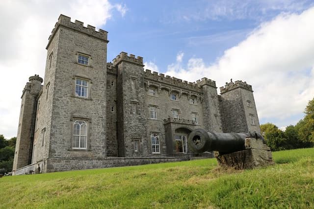 Boyne Valley: Private Whiskey Tour with Slane Castle Distillery