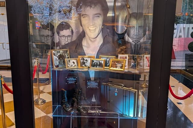 Elvis Presley History & Landmark Walking Tour Vegas