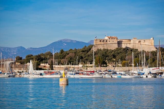 Best Intro to Antibes in 2 hours with a Local