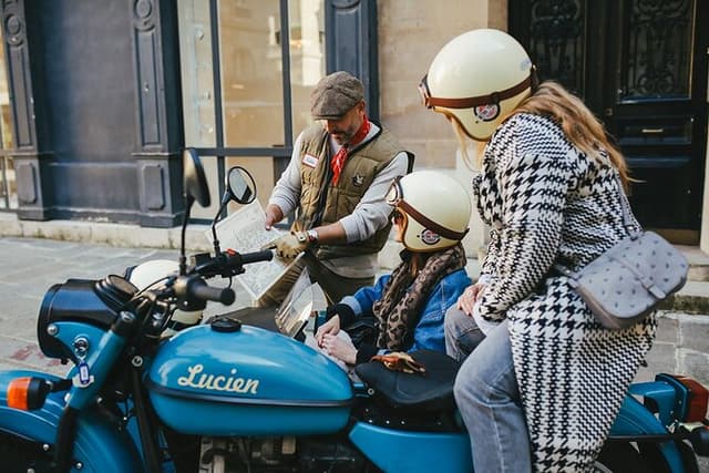 Paris Vintage Private City Tour on a Sidecar Motorcycle