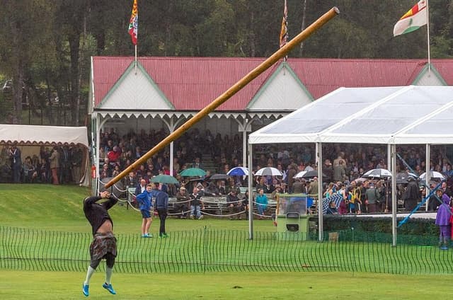 Highland Games Experience from Edinburgh