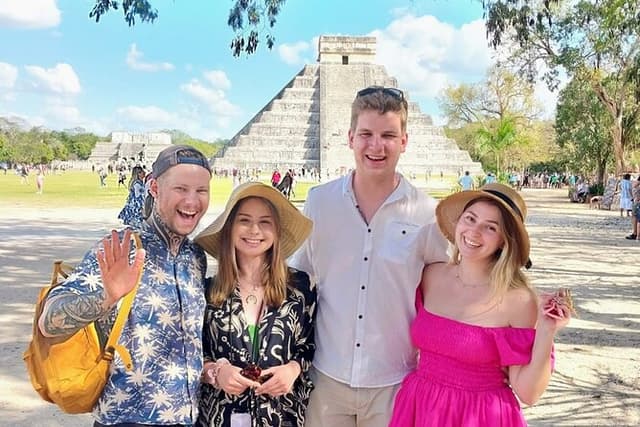 Chichen Itza: Tour with Expert Guide without lines!