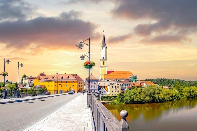 Premium Private Transfers: Munich to Prague in Comfort