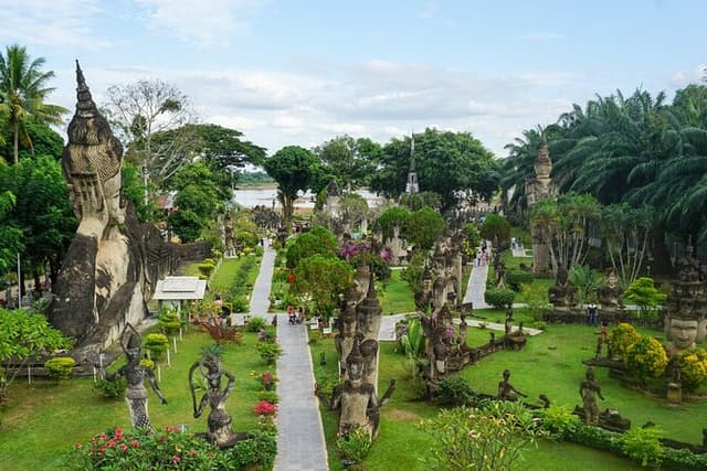 Private Vientiane Tour with Buddha Park Included