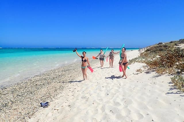 Ningaloo In A Full day Hike and Snorkel Tour
