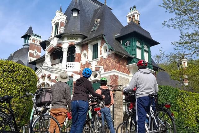 Private Guided Bike Tour of Cabourg and Dives in French