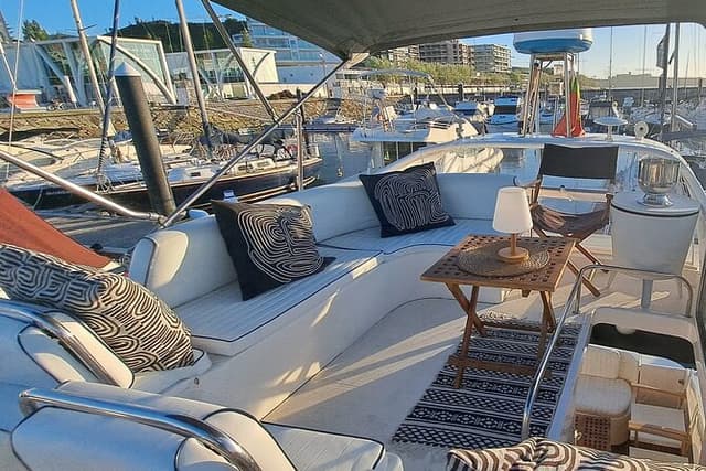 Porto: Luxury Yacht Tour on the Douro River - Sunset or Daytime