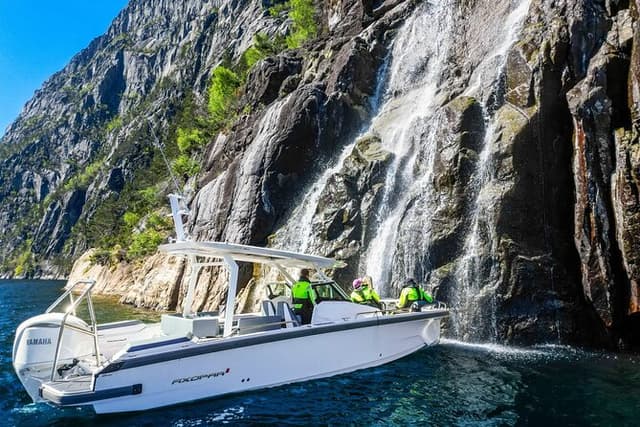 Stavanger: Guided Lysefjord Safari on Speedboat