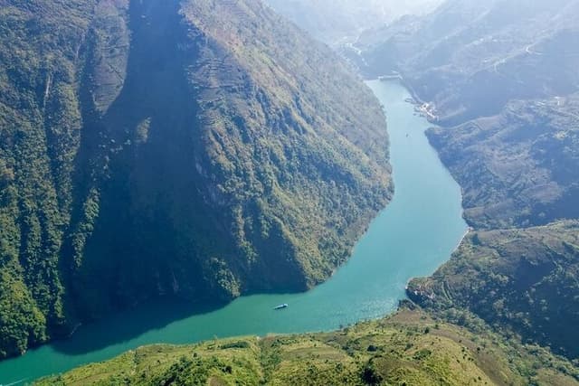 Discover Ha Giang Loop Tour 3 Day 4 Nights with EASY-RIDER