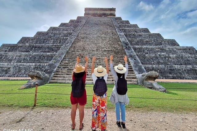 Chichen Itza : Walking Tour with Expert Guide and Skip-the-Line Access!