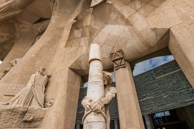 Best Sagrada Familia Tours: Explore Barcelona's Icon