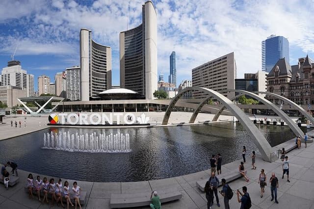 Toronto City ICONIC Sightseeing and Highlights Small Group Tour