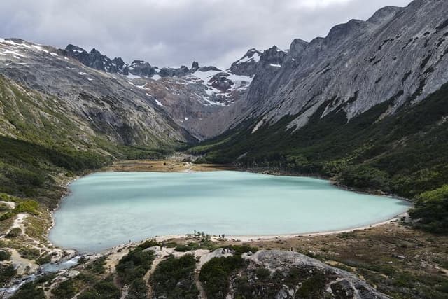 Trekking Emerald Lagoon