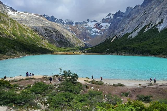 Trekking Emerald Lagoon