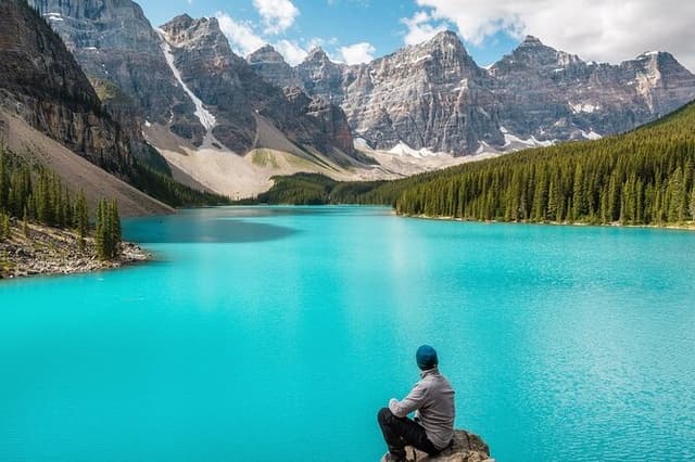 Lake Louise, Moraine Lake ,Emerald Lake & Banff(optional:Gondola)
