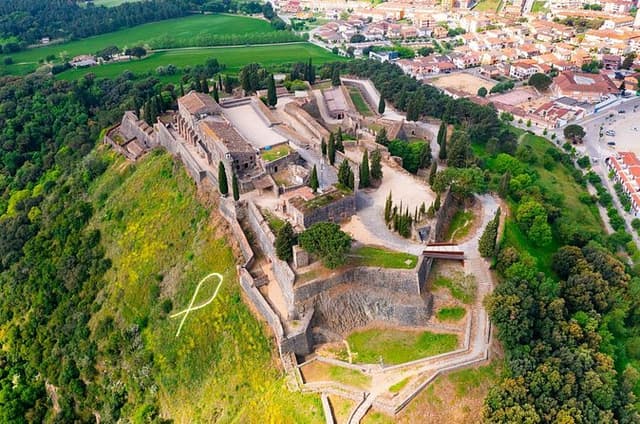 Girona Castell Hostalric and Roca Village Tour from Palamos