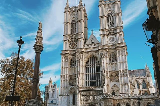 Westminster Abbey Tour & London Sights with Exclusive Access