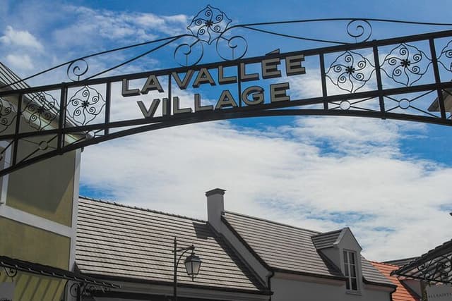 Private Tour to La Vallée Village