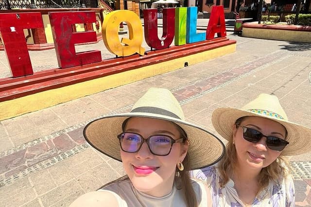 Private Tour to Tequila: Artisan Distillery and Campos de Agave