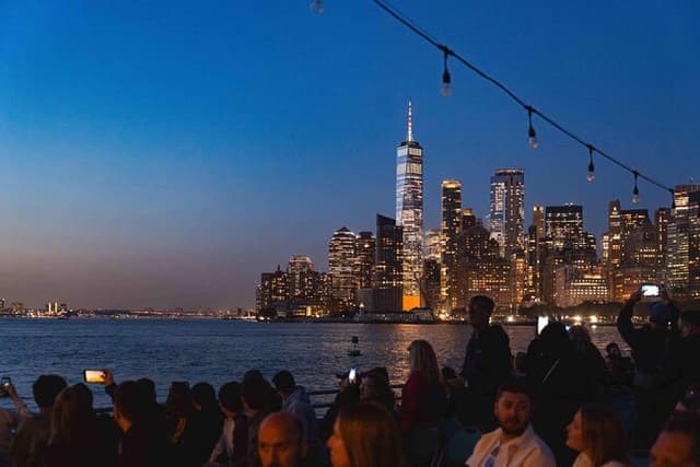 Circle Line: 2hr - New York City Harbor Lights Cruise