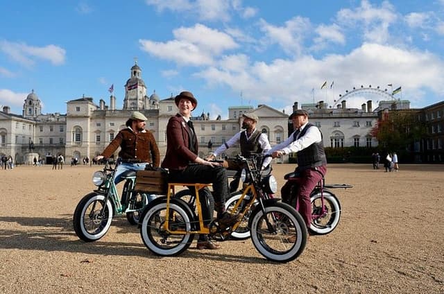 Private London E-Bike Tour on Fun Retro Bikes