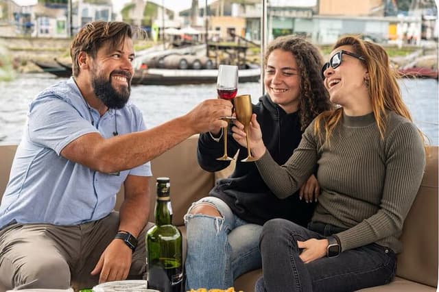 Port : 7 Bridges Cruise, local wine with Sunset Option