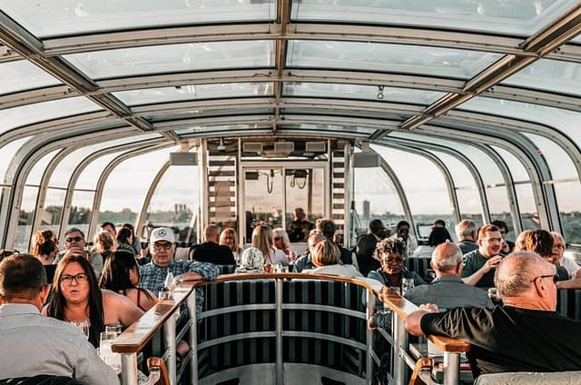 Le Bateau-Mouche Sightseeing Cruise in Montreal