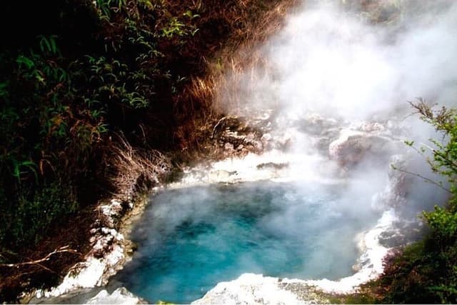 Taupo Day Trip with Orakei Korako or Waiotapu from Rotorua