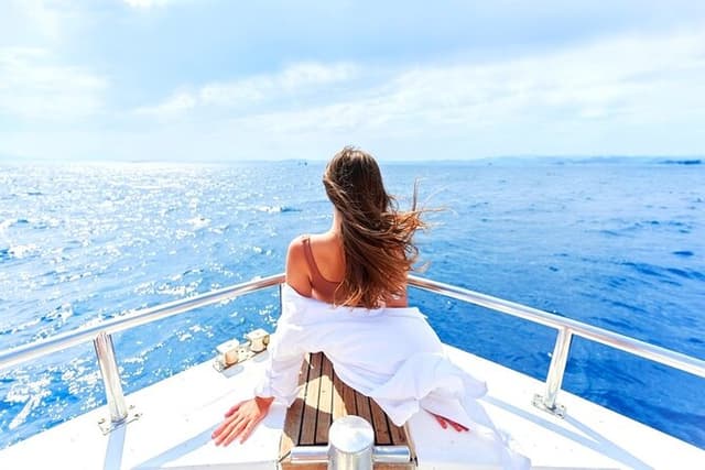 Sharm El Sheikh: Ras Mohammed and White Island Boat Trip & lunch