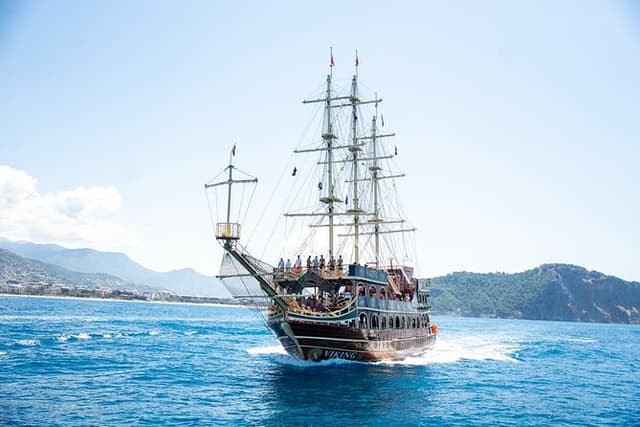 Alanya Pirate Boat Trip with Lunch, Swim Stops and Foam Party