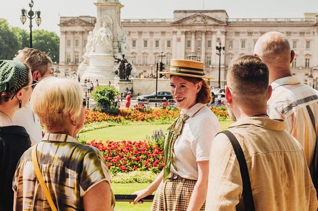 Private Guided Royal London Walking Tour with Guard Change