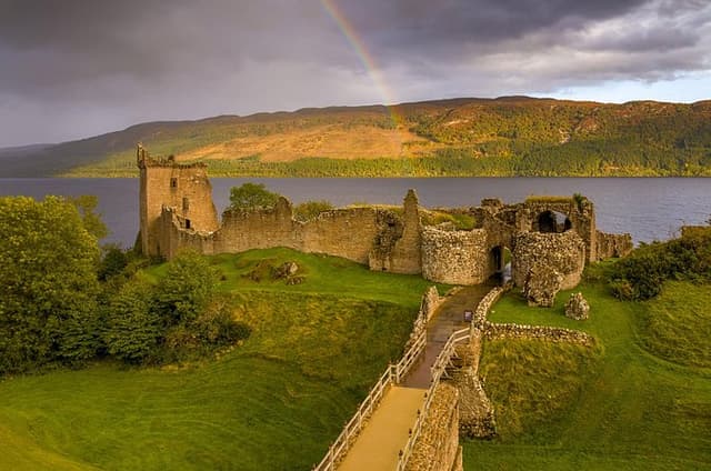 Loch Ness Small Group Tour from Aviemore Including Cruise Tickets