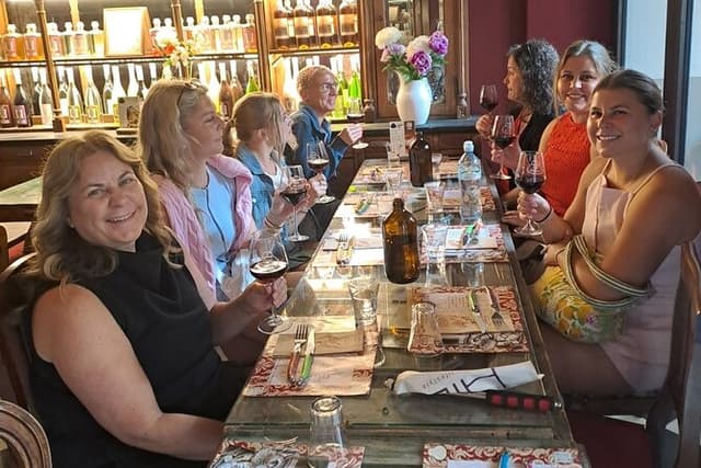 Florence Street Food Walking Tour with wine in Duomo Area