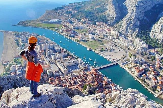 Omiš Private Half Day Tour Fort & Beach from Split: Cruise Guests
