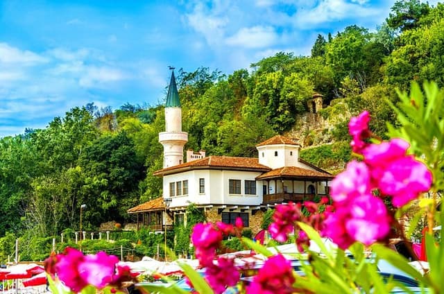 Balchik Palace Walking Tour with Highlights